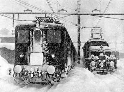 Ae 4/6 und Ce 6/8 II im Bahnhof G�schenen